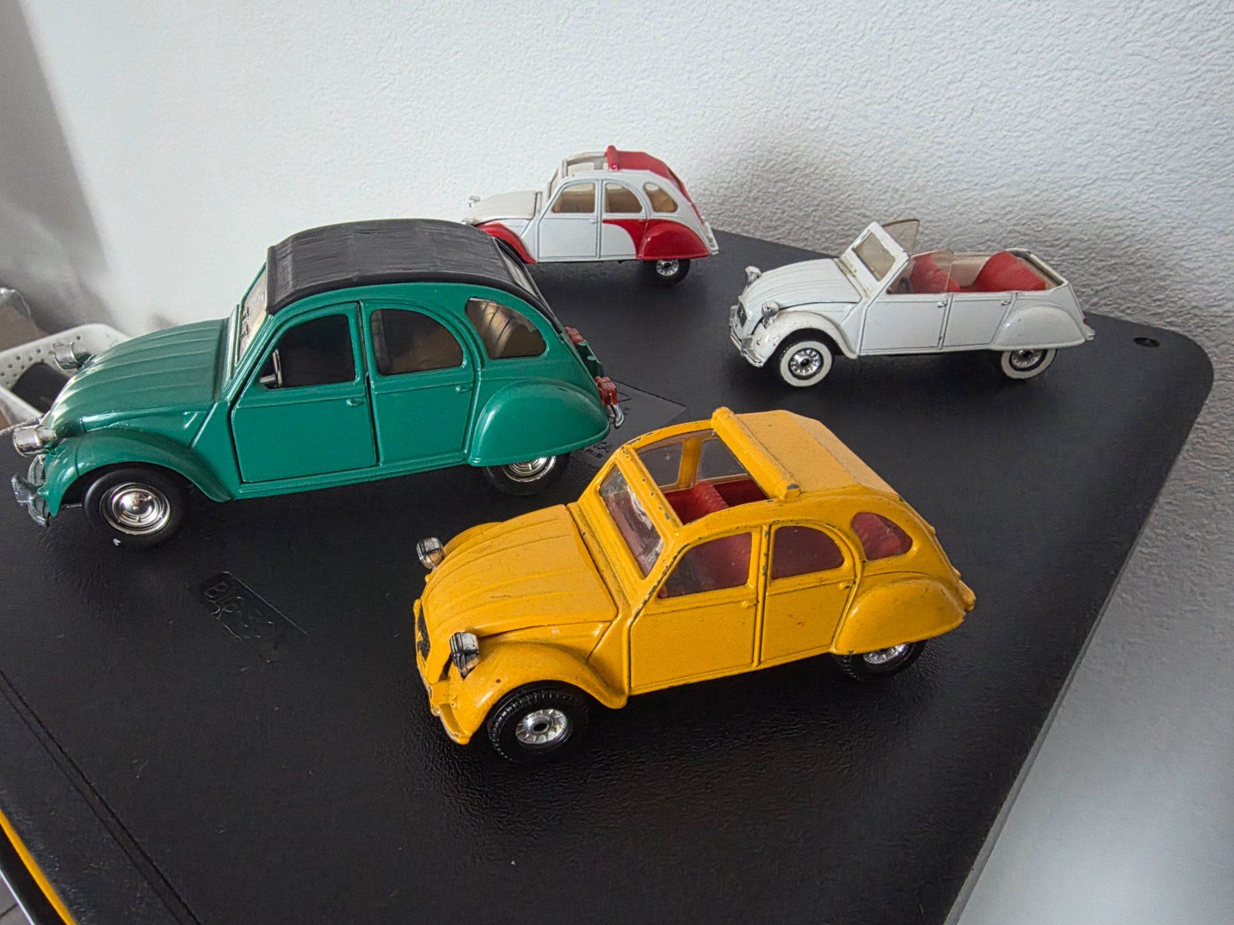Citroën Modellautos: Vier Modellautos 2CV – Gebraucht aus Urtenen-Schönbühl von LILIE0207 1