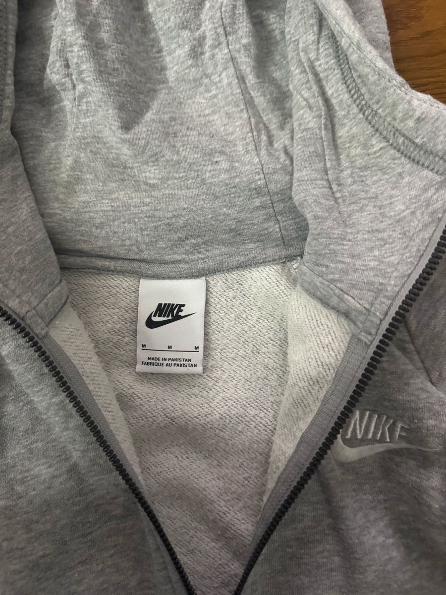Nike Giacche: Nike Kapuzenjacke grau – Usato da Rorschach venduto da 5TORO5 2
