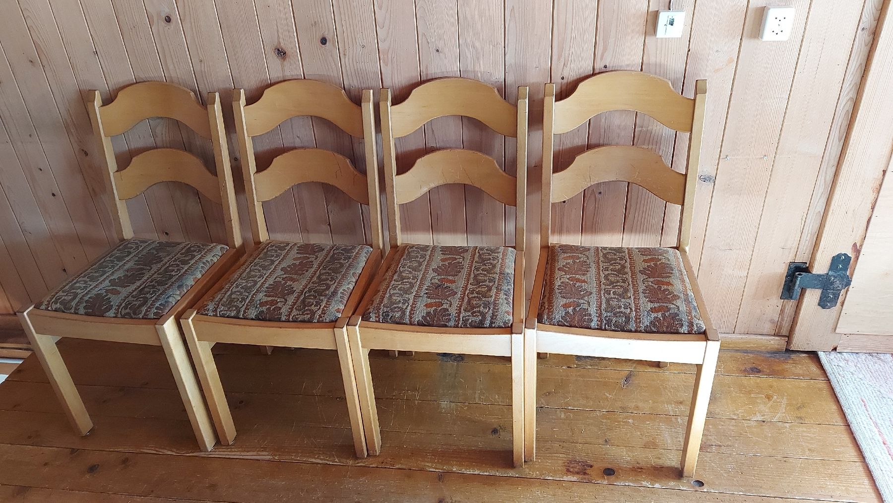 Tische: Antiker Tisch mit 4 Stühlen – Gebraucht aus Schwarzenegg von babale 3