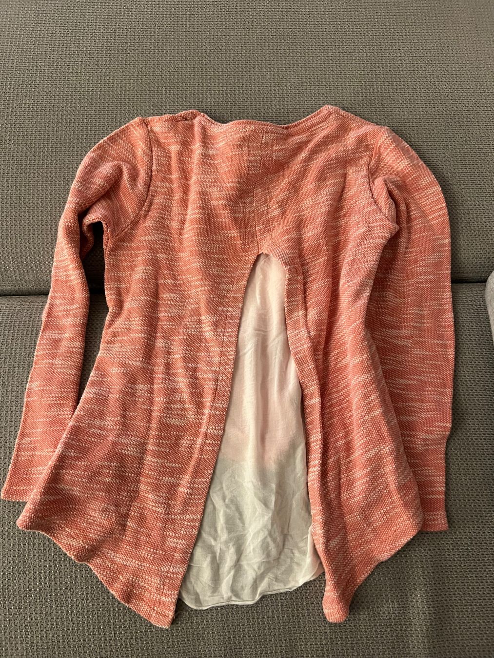 Pulls et sweat-shirts: Pullover 128 – D'occasion à Thun par Siladi 2