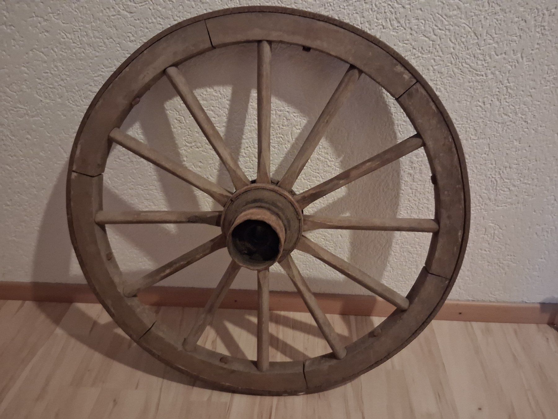 Pneus & Kompletträder: Roue de char 80cm de diamètre – Gebraucht aus Vendlincourt von SylvesterStaline