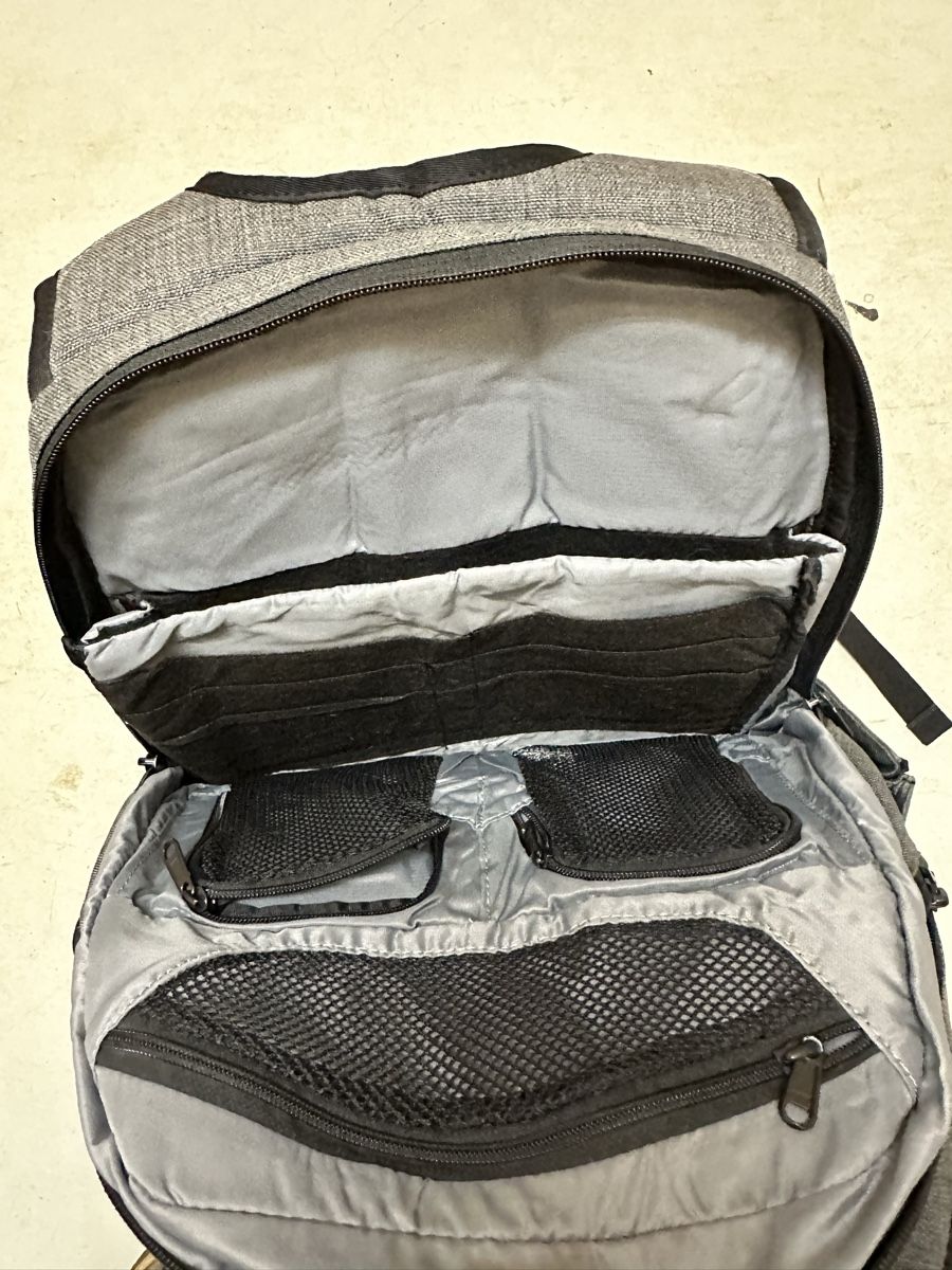 Dakine Zaini: Dakine Rucksack Grau – Usato da Bütschwil venduto da jojo99 2