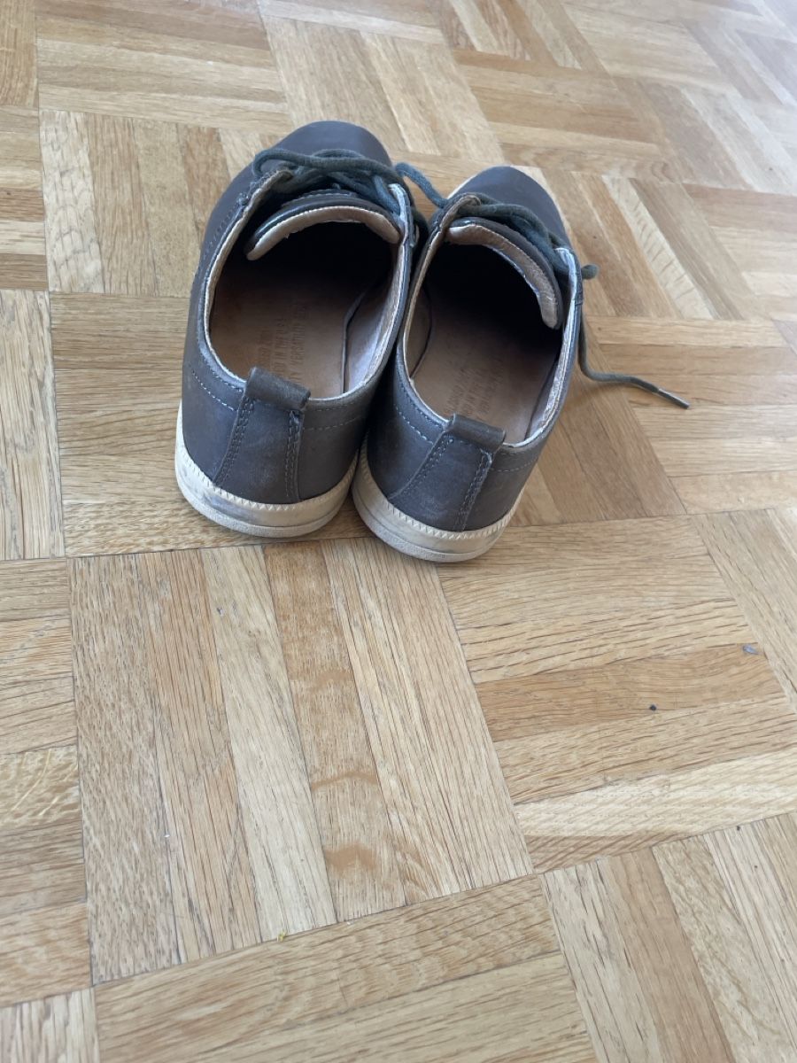 Scarpe da donna: Clae Schuhe. Echt Leder . Große 40 – Usato da Basel venduto da Kamberly 9