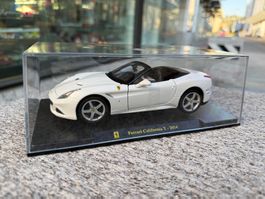 ⭐ Ferrari 1:24 California T bianca ⭐