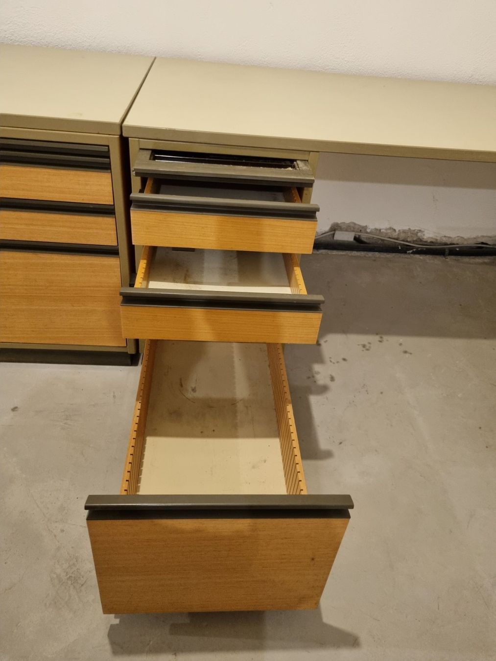Schreibtische: Bürotisch - Werkbank - Lista – Gebraucht aus Deitingen von RRD2010 2
