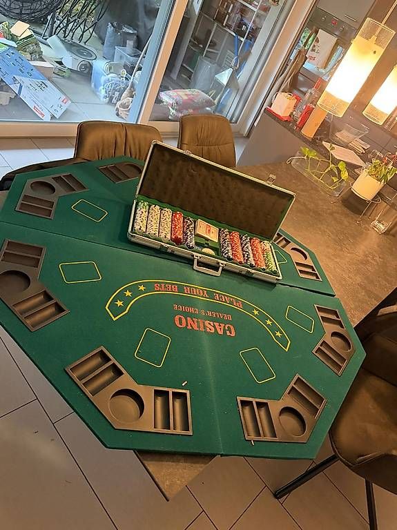 Giochi: Pokerset, klapbarer Tisch 80CHF – Usato da Baden venduto da Curuba
