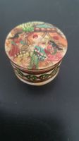 Kleine Dose mit Deckel / Asien / Indien .... aus Knochen?