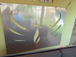 Edelstahlplatte mit Phoenix-Motiv und LED-Beleuchtung