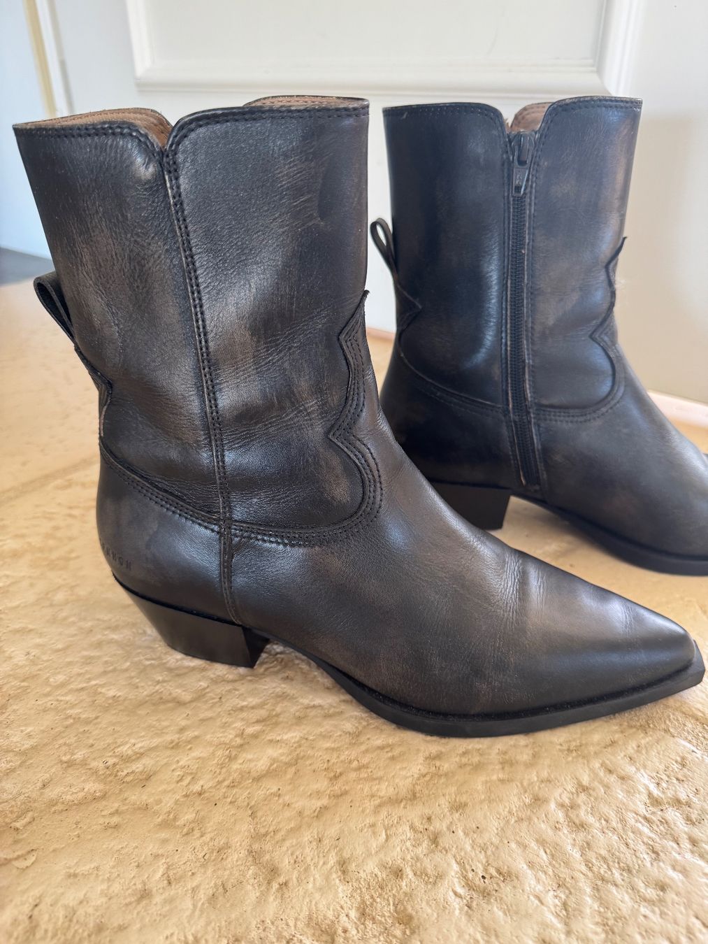 Damenschuhe: Bottines en cuir pointure 39 Studio coppenhaguen – Gebraucht aus Poliez-le-Grand von Fofanou17 1