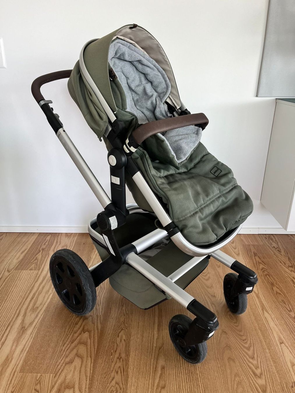 Joolz Carrozzine: Kinderwagen Joolz Day3 in "Marvellous Green" – Usato da Zürich venduto da BT_Zurigo 1