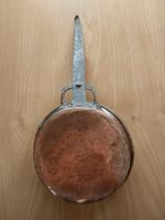 Kupferpfanne, sehr alt und gebraucht, 14.5 cm Ø