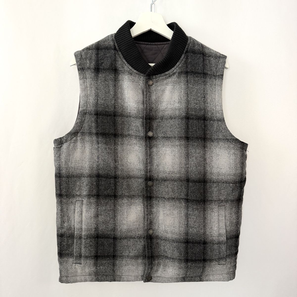 Gilet & Giacche: PENDLETON – Reversible Men's Vest | Size S – Usato da Freienbach venduto da Avviivva_Shop