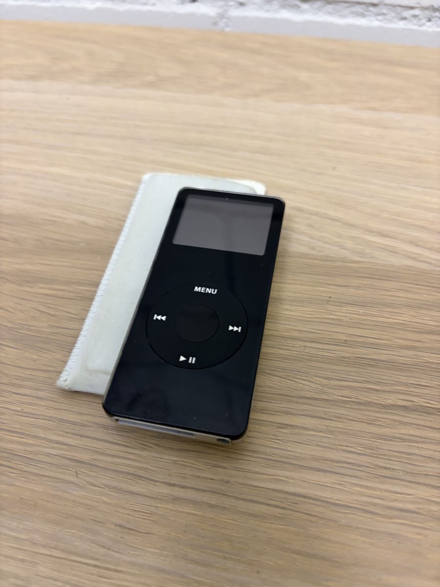 Apple Tragbarer Mediaplayer: iPod nano Schutzhülle Leder gebraucht – Gebraucht aus Thun von Buchholtron 1