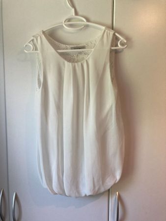 Weisse Bluse mit süssem Rücken Gr. M