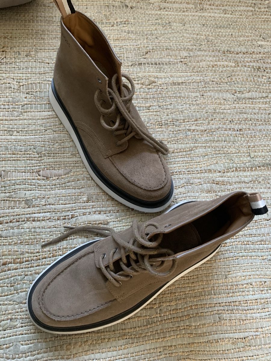 Hugo Boss Scarpe da uomo: Bottines Boss en daim  42 – Usato da Nyon venduto da ikel78