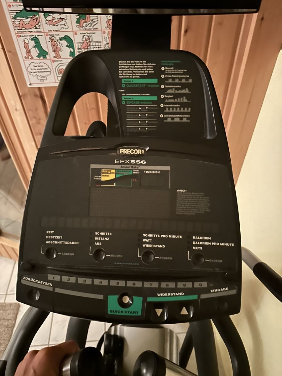 Hometrainer: Crosstrainer Precor EFX556 mit Bildschirm gebraucht – Gebraucht aus Seewen SO von kur_fl6d 2