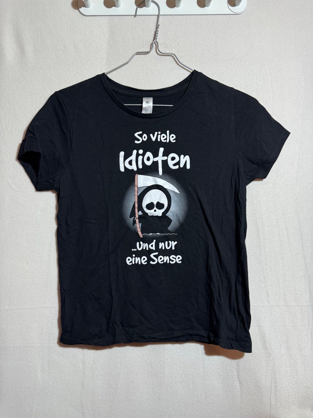 T-shirt: Schwarzes Shirt von B&C Collection – Usato da Grosswangen venduto da SALE_SALE_SALE
