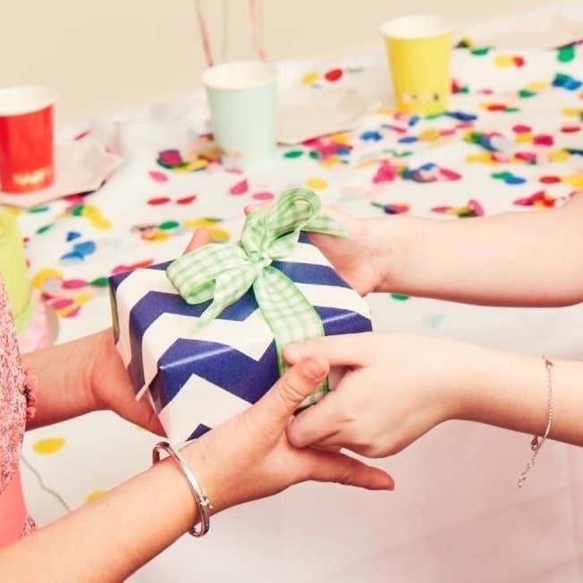 Armbänder & -reifen: Kleines Kreuzarmband Kinder – Neu und originalverpackt aus Döttingen von Orangeroad 1