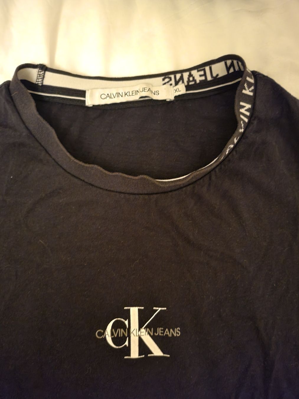 Calvin Klein T-Shirts: tee shirt calvin klein xl – Gebraucht aus Troistorrents von ami_mzq5 1