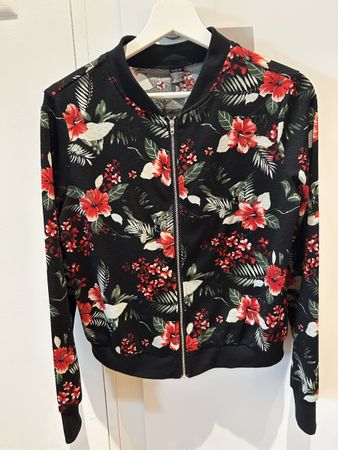 Jäckli Blumenmuster Schwarz Grösse S❤️🖤🌺