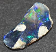 Edelstein L-7931– Schwarzer Welo Opal roh 6,90 Karat 20x10mm