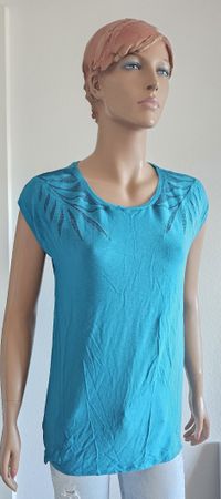 Sommerliches, blaues T-Shirt mit Blätter Muster, Gr. M