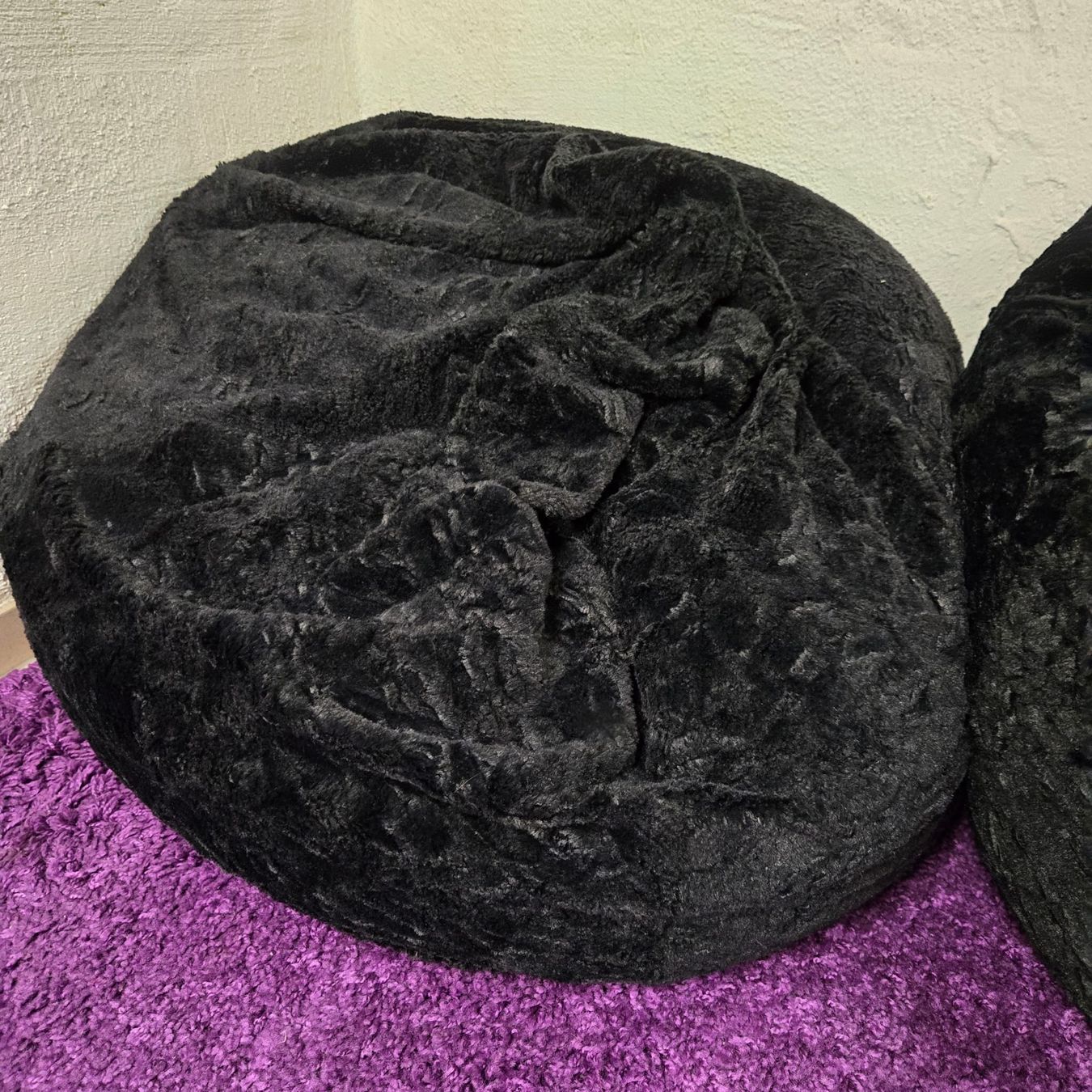 Poltrone: 2er Set Poufs/Sitzwürfel schwarz, Samt – Usato da Rheinsulz venduto da Dred 3