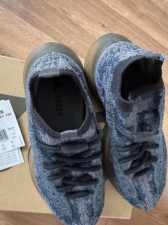 Chaussures hommes: Adidas Yeezy Boost 38 – D'occasion à Villars-le-Grand par fan_r8pw 2