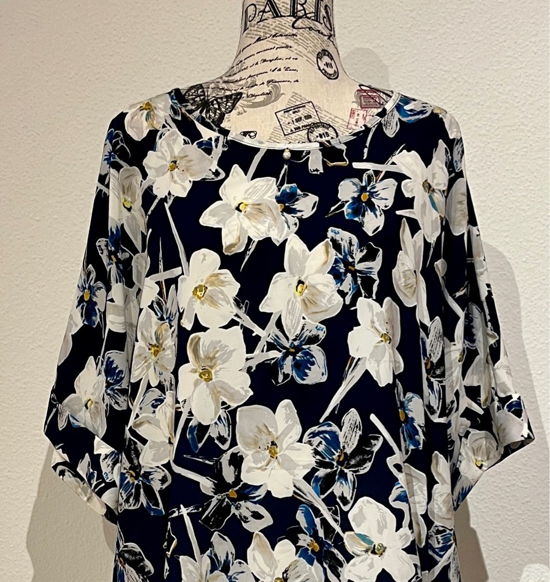 Camicette: Bluse in lockerer Form mit Schleife G.48 – Nuovo (secondo la descrizione) da Oberwil BL venduto da DANA_FOX 2