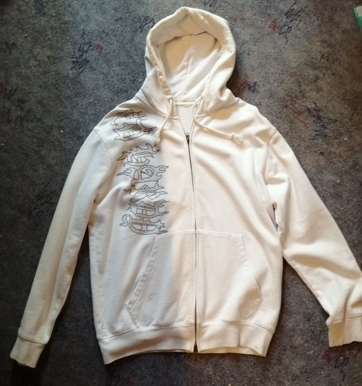 Pullover & Sweatshirts: Kapuzenpullover, weiss, Motive aus Strass, Grösse siehe Text – Gebraucht aus Schaffhausen von Domifran
