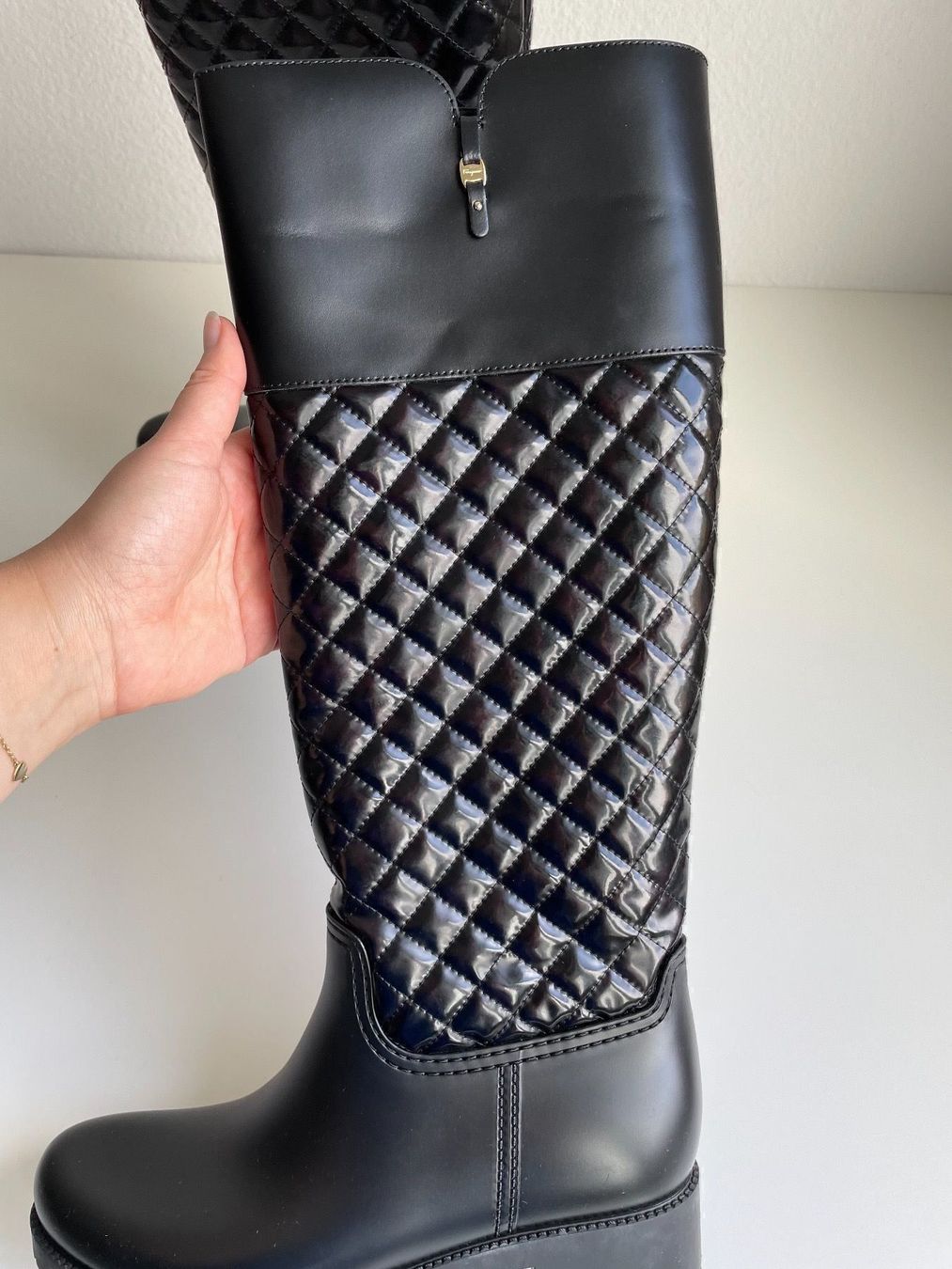 Salvatore Ferragamo Scarpe da donna: Salcatore Ferragamo Gummistiefel – Nuovo (secondo la descrizione) da Winterthur venduto da 19.19 2