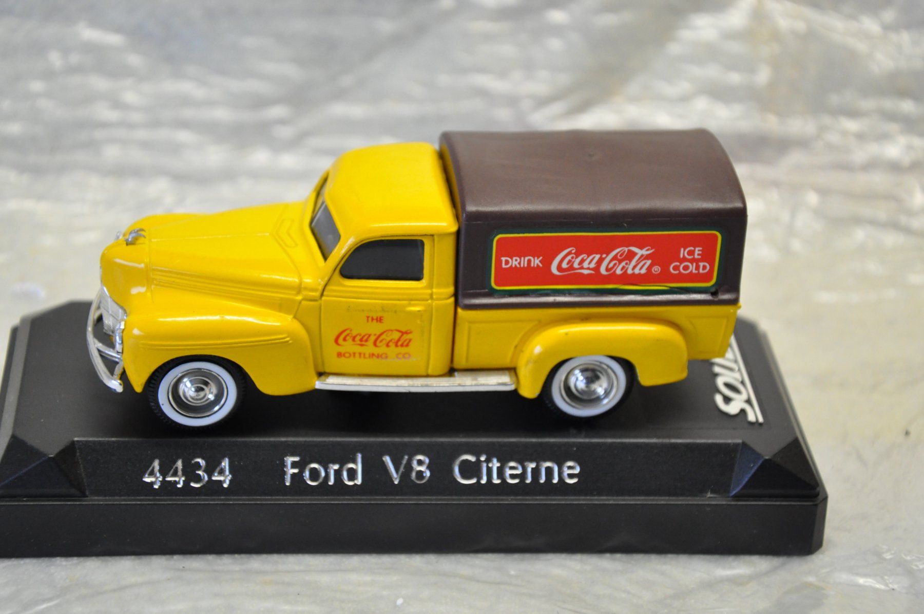 Ford Modellini d'auto: Ford Coca-Cola – Nuovo e nell'imballaggio originale da Ebnat-Kappel venduto da Aallerlei 1