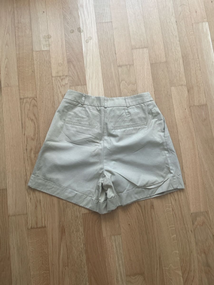Hosen: Khaki Shorts in Grösse 36 – Gebraucht aus Wil SG von Miwil 2