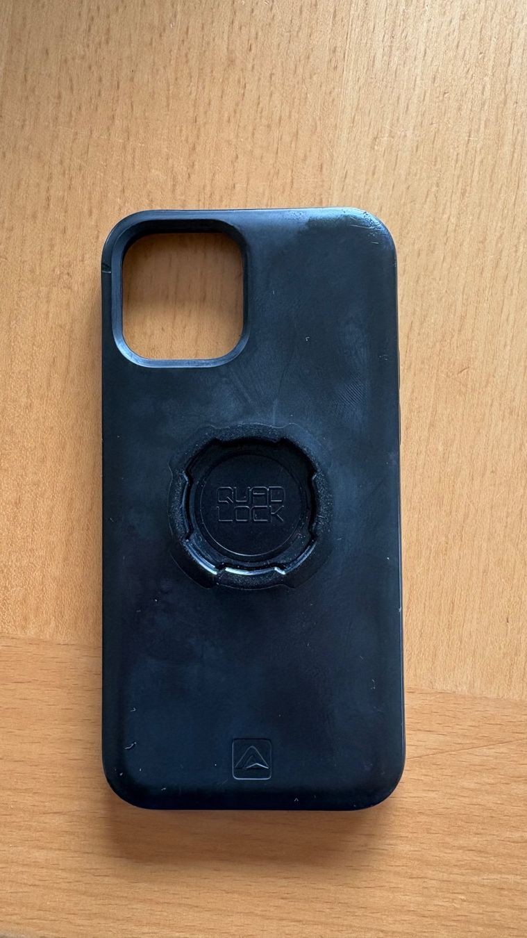Quad Lock Coques & Protection écran: Coque quadlock iPhone 12 – D'occasion à Villarimboud par emi_5mrx