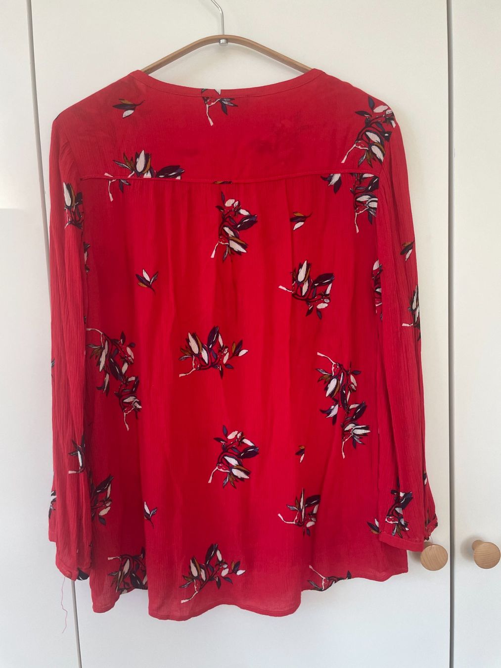 Caroll Blusen: CAROLL Bluse rot mit Blütenmuster, Gr. 36 – Gebraucht aus Neukirch an der Thur von bee88 4