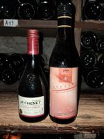 Lot de 2 bouteilles de vin rouge: J.P. Chenet et Epesses