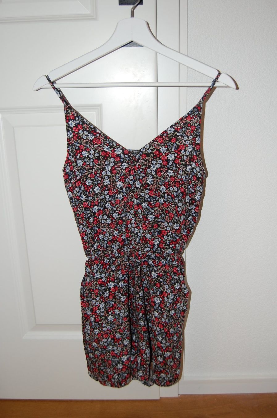 H&M Jumpsuits: Kurzer Jumpsuit – Neu (gemäss Beschreibung) aus Titterten von fra_v27g