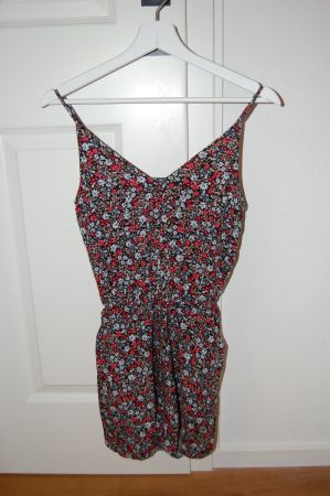 Kurzer Jumpsuit