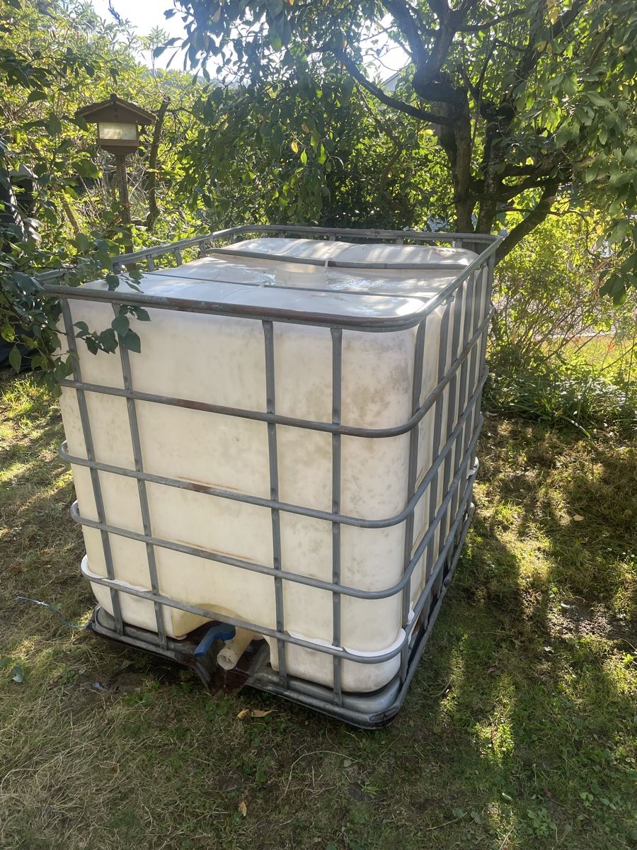 Tränken & Tröge: 1000 Liter Wassertank gebrauchter Zustand – Gebraucht aus Aegerten von grisli72