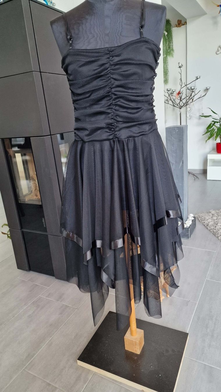 Vestiti: Cocktailkleid mit Chiffon – Usato da Wil  AG venduto da Kfloh