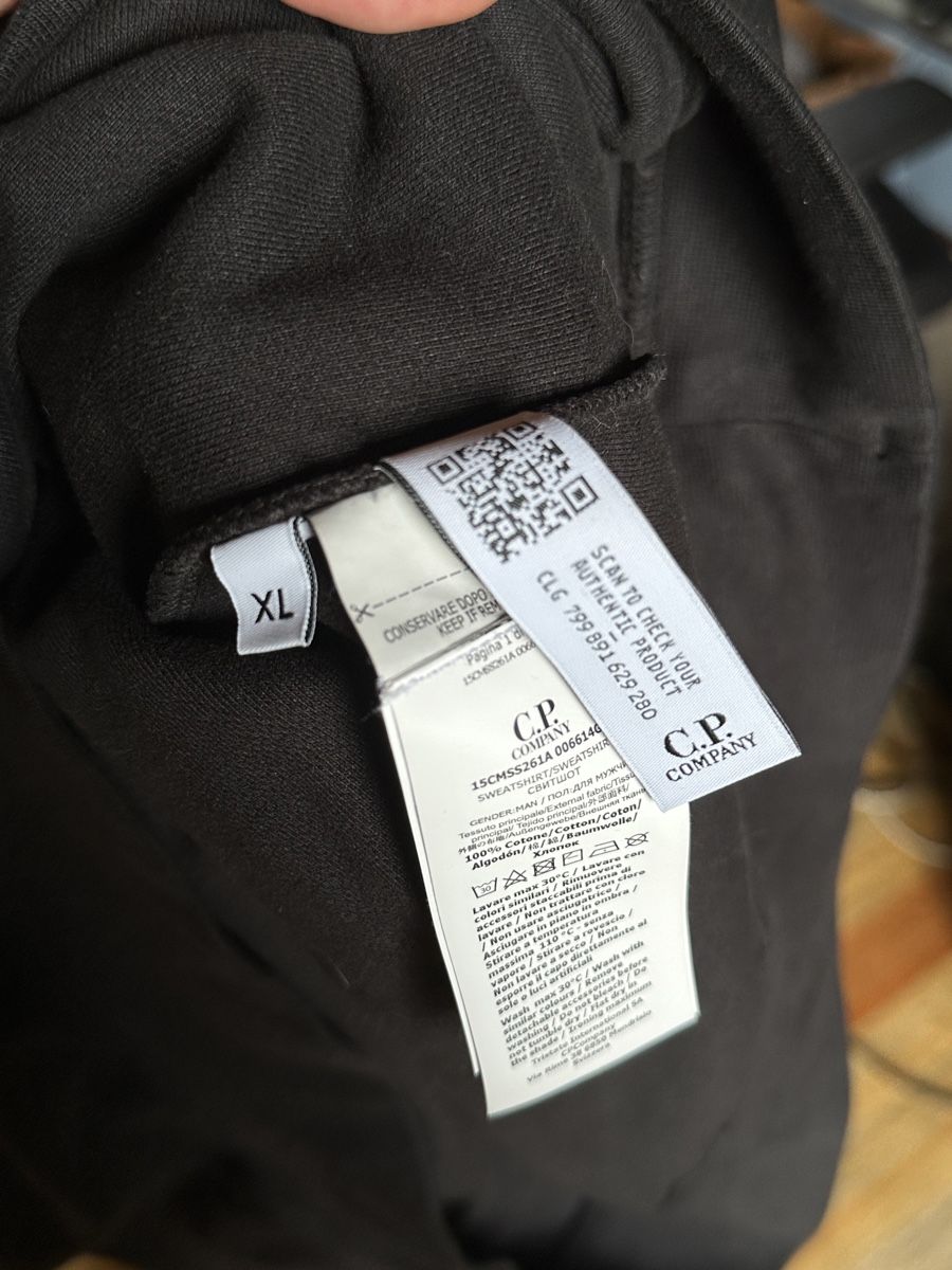 CP Company Maglioni & Felpe: Black CP Company Reverse Hoodie – Usato da Villars-Burquin venduto da Iliasso 4