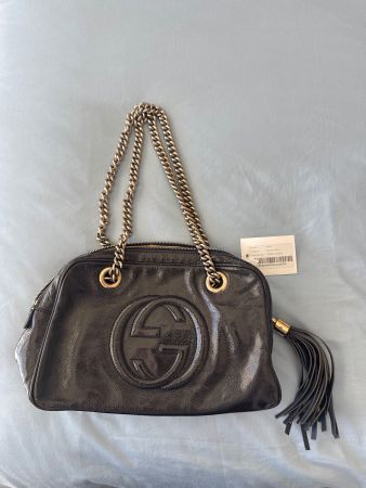 GUCCI Soho Chain Shoulder Bag cuir verni noir