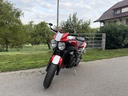 Triumph Speed Triple 1050 rot Jg 2011 44965 km geprüft