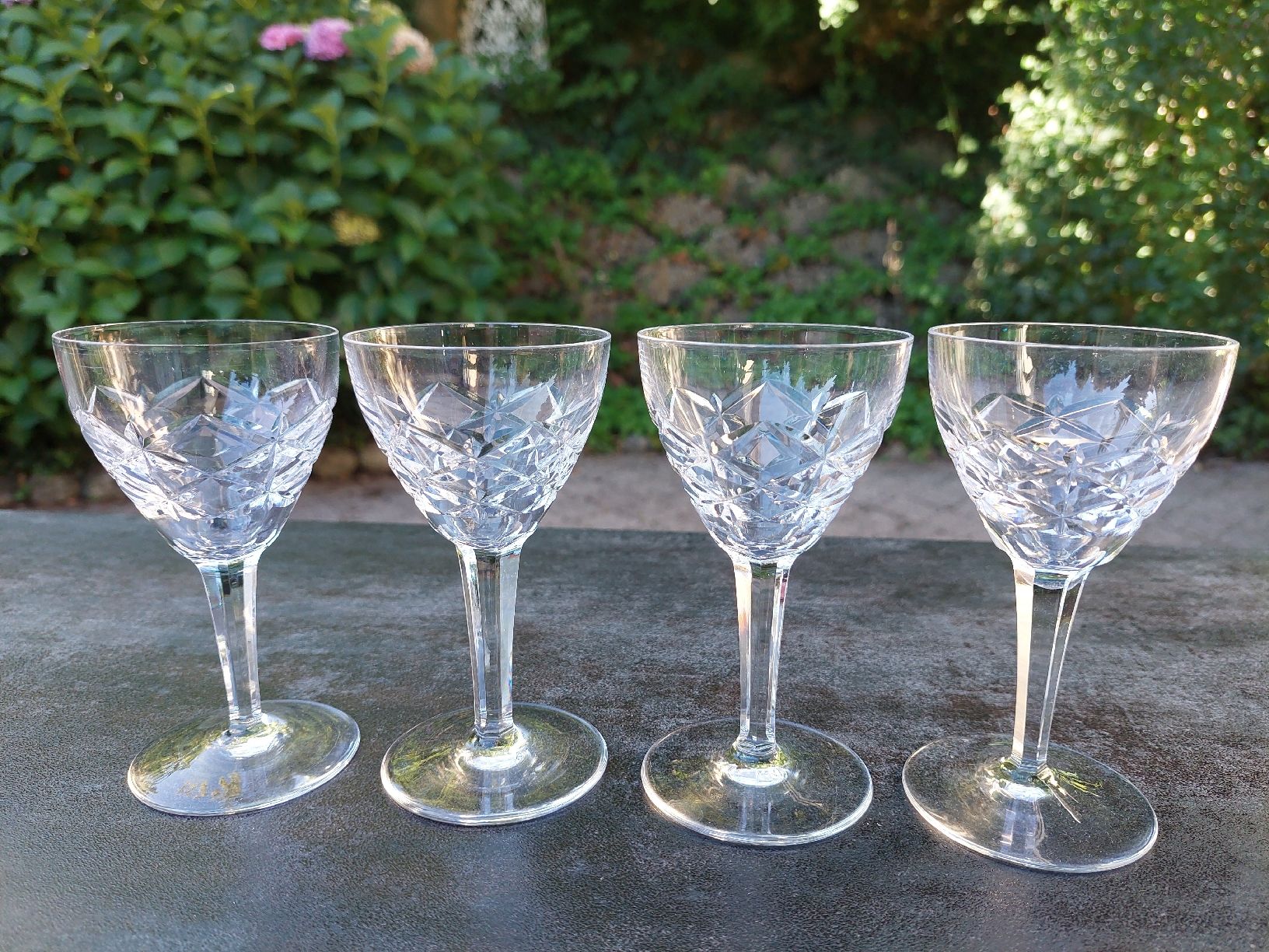 Verres: 4 Likörgläser mit Kristallschliff – D'occasion à Brunnen par Livianda
