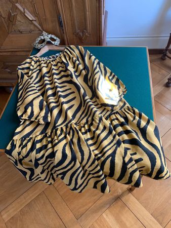 Schönes Kleid Gr M  Farben: karamell-schwarz