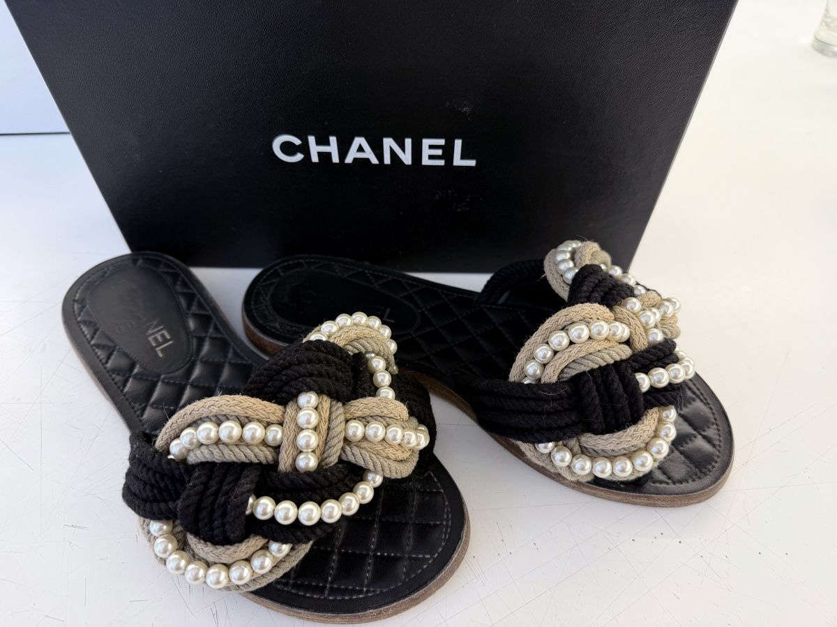Scarpe da donna: Chanel Sandale 39 Pantolette – Usato da Wettswil venduto da Simato 1