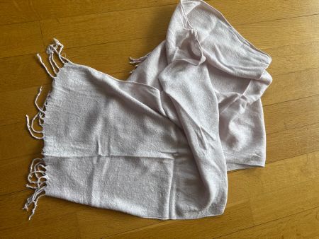 Schal mit Glanzfaden, feine Webung, Fransen