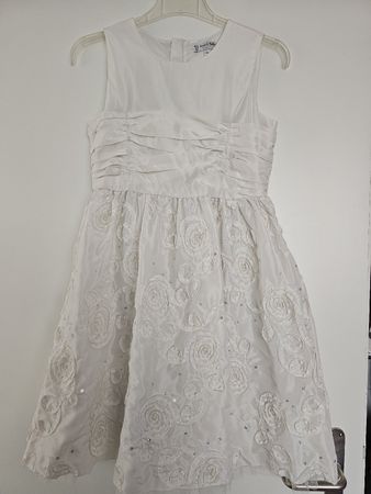 Cocktail Kleid für Mädchen mit Blümlein darauf Gr. 152