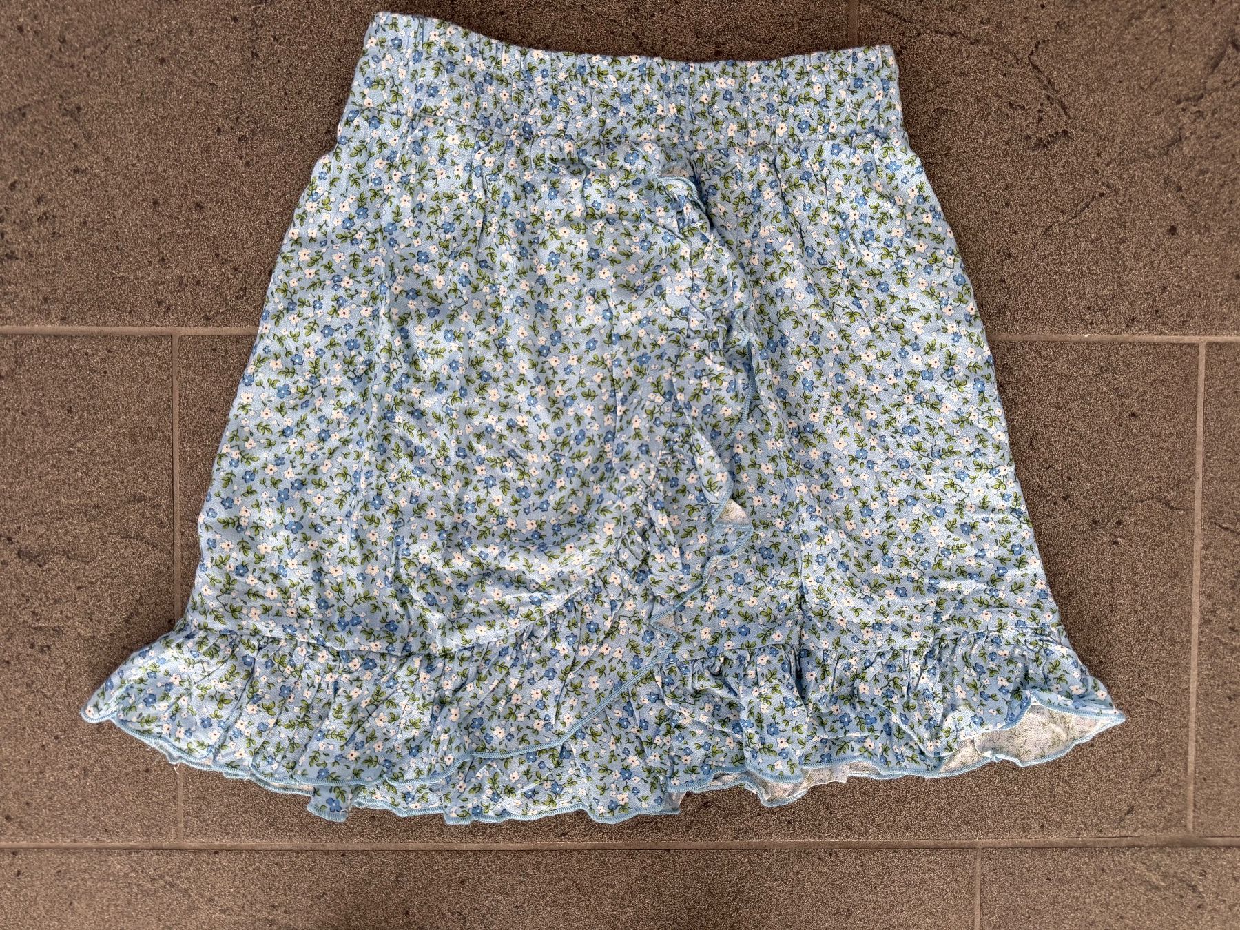 C&A Vestiti & Gonne: Clockhouse Sommerrock mit Blumenmuster Grösse 36 – Nuovo (secondo la descrizione) da Rupperswil venduto da Nila_7