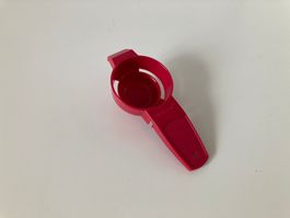 Séparateur d'oeufs Tupperware rouge, pratique pour les pâ...